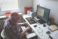 Ladislav Dohnal u svého počítače