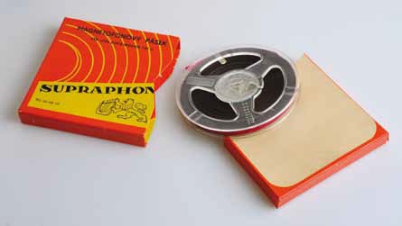 Magnetofonový pásek s krabicí